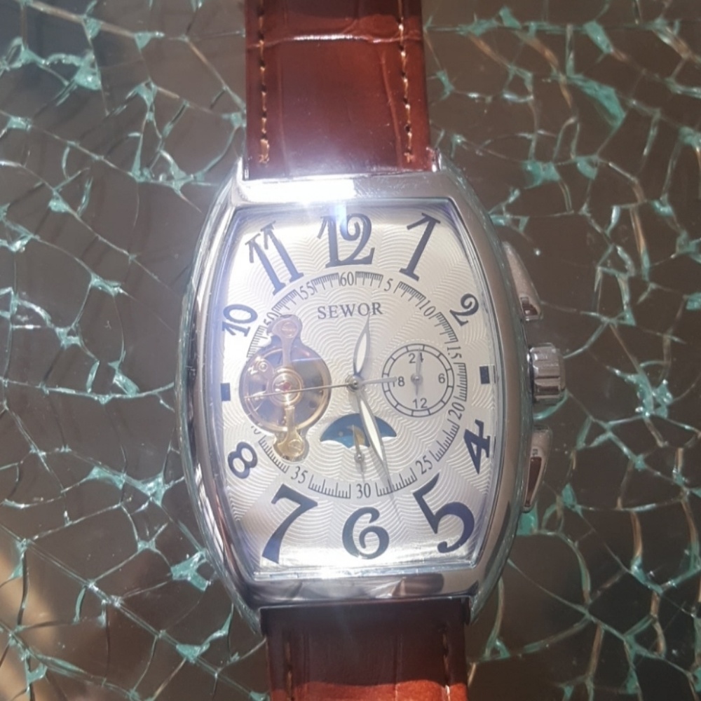 Man's watch